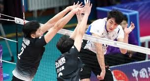 为了掩护同伴撤退，公牛独自留下应对狮群，英雄无处不在！